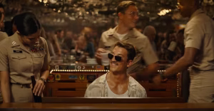 Para pilot muda bernyanyi di bar dalam adegan karaoke Top Gun Maverick 2022