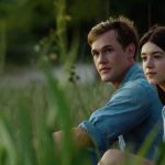 Poster film Where the Crawdads Sing 2022 dengan Kya di tengah rawa berkabut