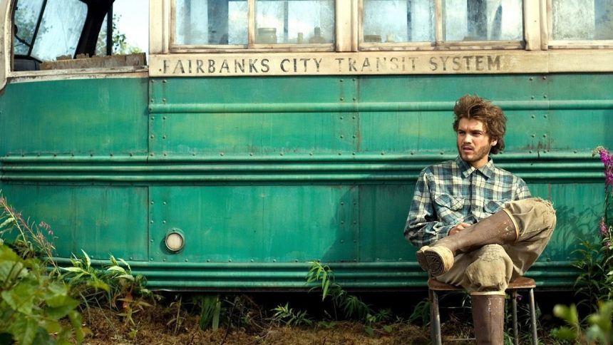 Poster film Into the Wild 2007 Christopher McCandless duduk di depan bus di Alaska