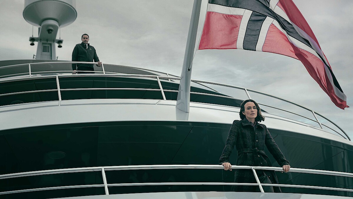 poster resmi film The Woman in Cabin 10 2025 thriller misteri di kapal pesiar