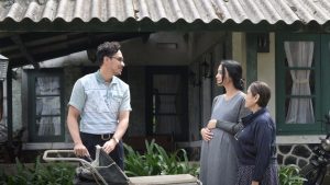 keluarga andi pindah rumah suasana kampung film Asih