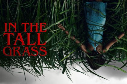 Poster resmi film In the Tall Grass yang menampilkan ladang rumput tinggi misterius dengan nuansa gelap dan atmosfer horor psikologis