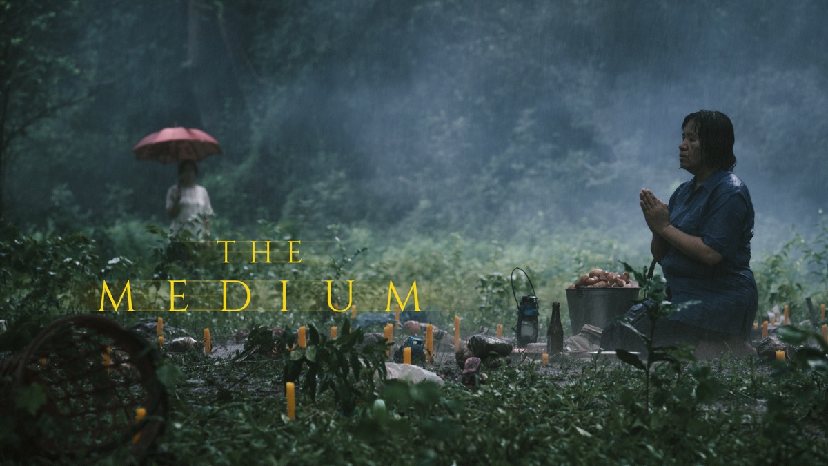 Poster film horor Thailand The Medium menampilkan sosok anak perempuan dan simbol ritual mistis