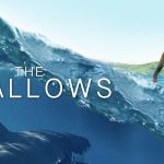 Poster film The Shallows 2016 dengan wanita di laut dan hiu mengintai dari bawah