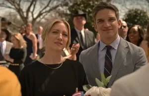 Sophie dan suaminya menghadiri acara elit pertama di The Hunting Wives